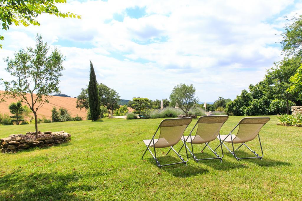 Au Mas Des Calmettes Bed & Breakfast Parisot  Exterior foto