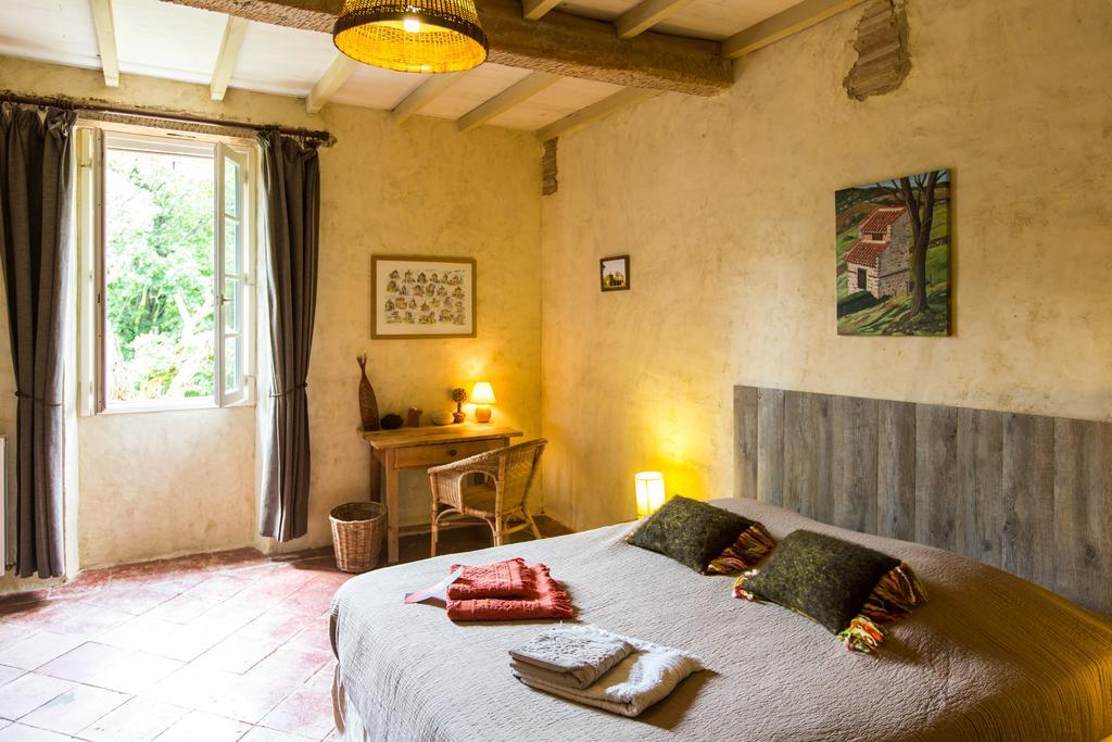 Au Mas Des Calmettes Bed & Breakfast Parisot  Exterior foto